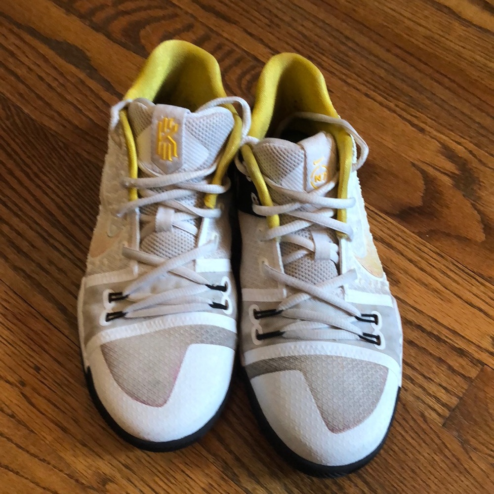 Nike Kyrie Basketball Shoes Size 6.5 Youth